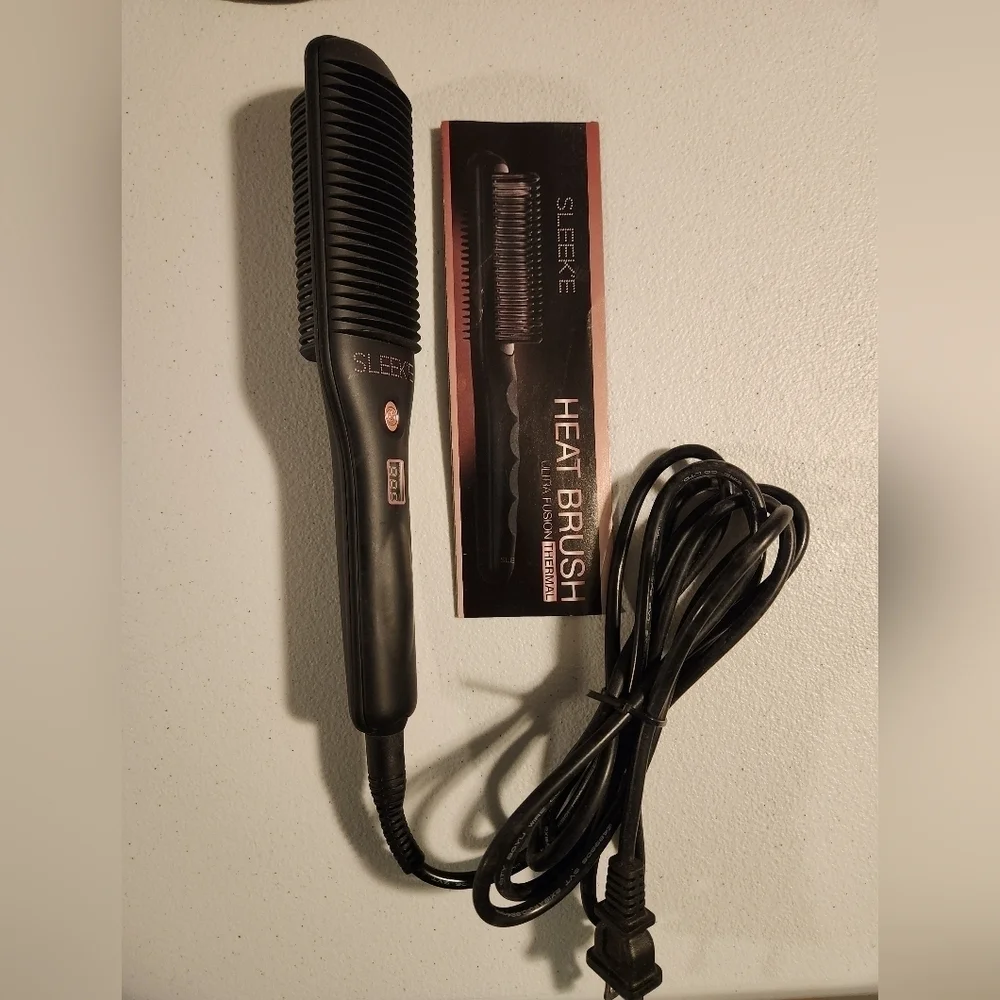 Sleek'e Black Hair Straightening Brush